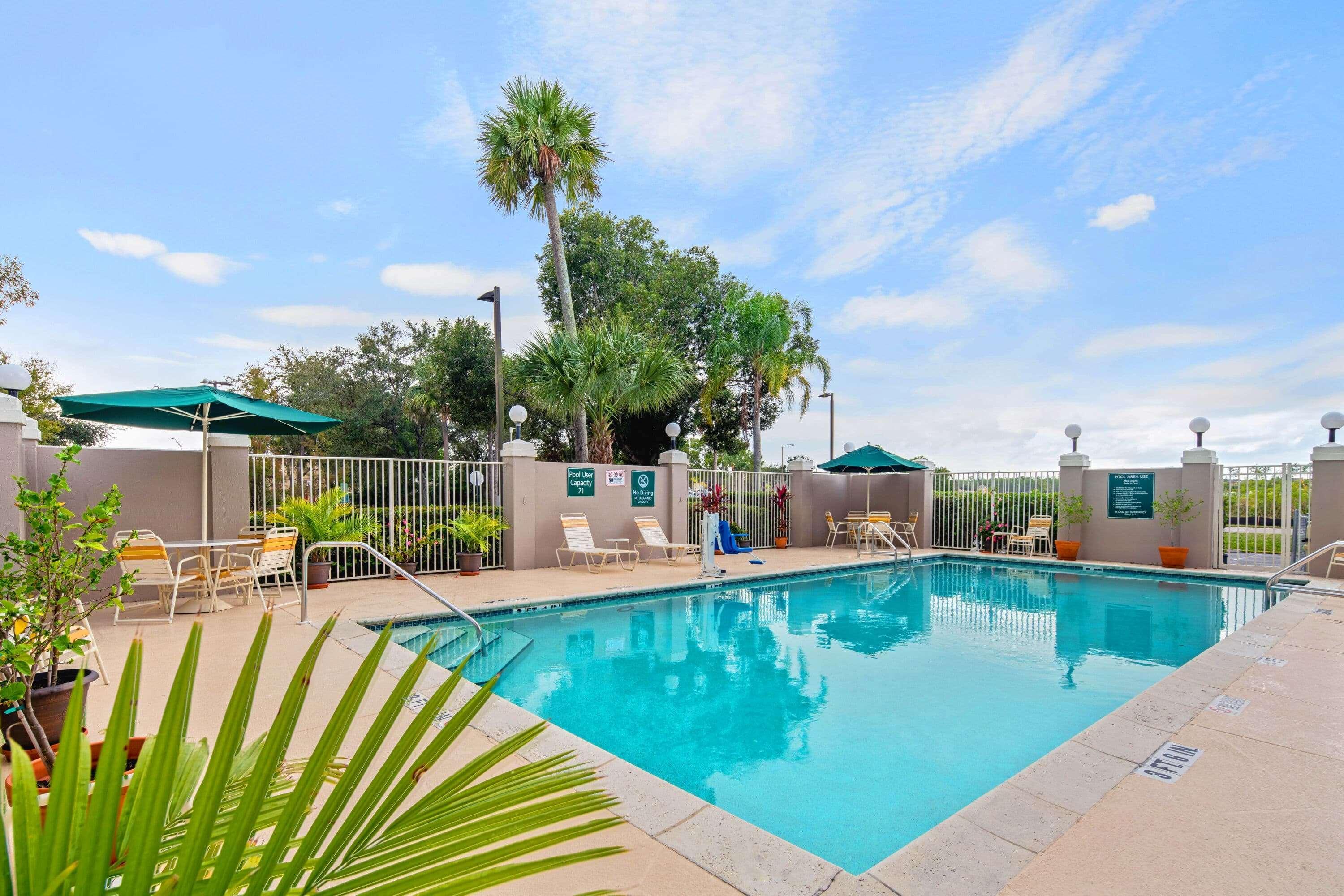 La Quinta By Wyndham Naples East Hotel Golden Gate Екстериор снимка